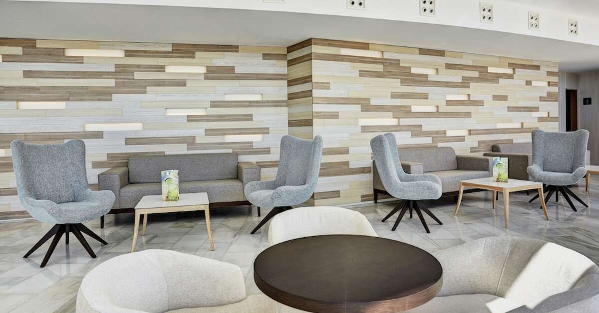 Een foto van het interieur van Grupotel Acapulco Playa
