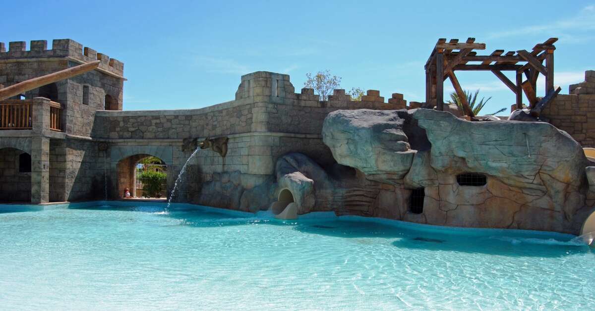 Ein Foto vom Pool im Pirates Village Apartments