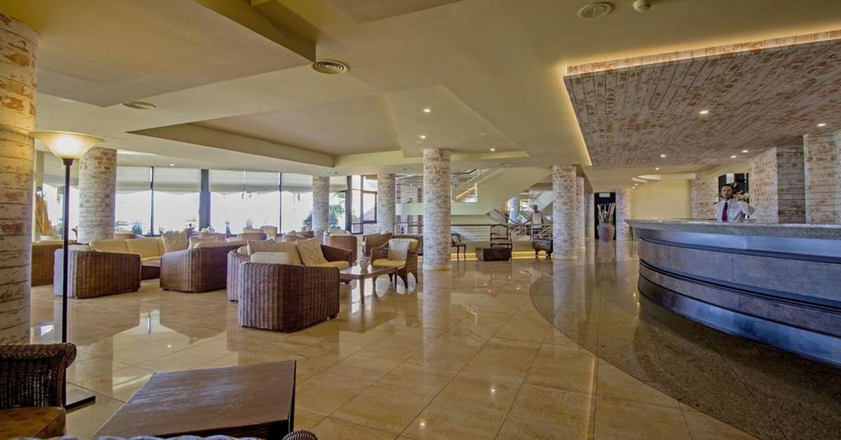 Een foto van het interieur van Calheta Beach