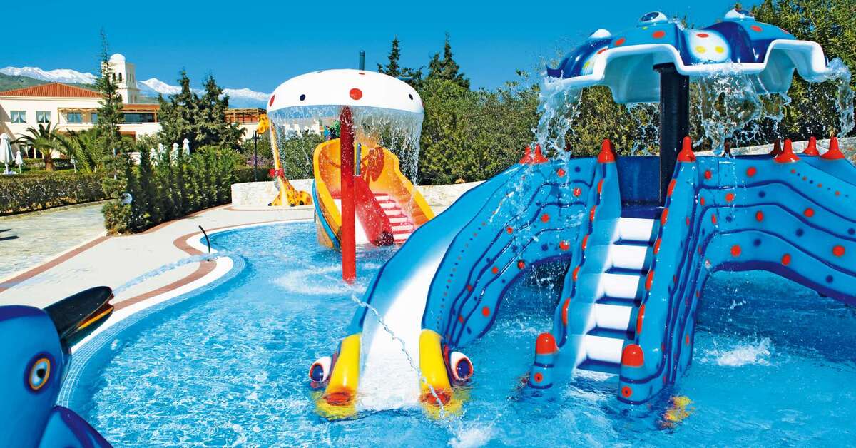 Een foto van het zwembad bij Pilot Beach Resort