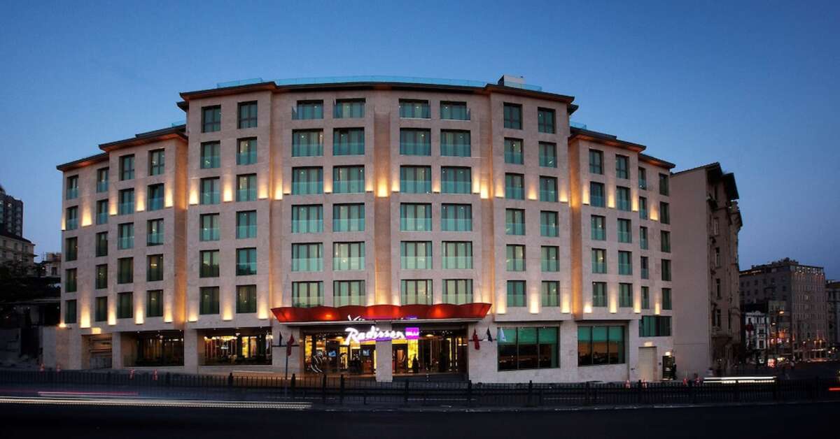 Een foto van de buitenkant van Radisson Blu Hotel Istanbul Pera