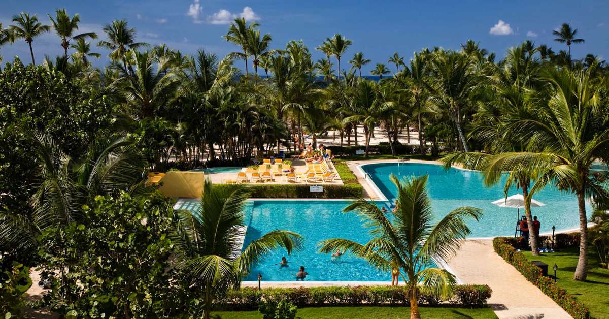 Een foto van het zwembad bij Catalonia Bayahibe