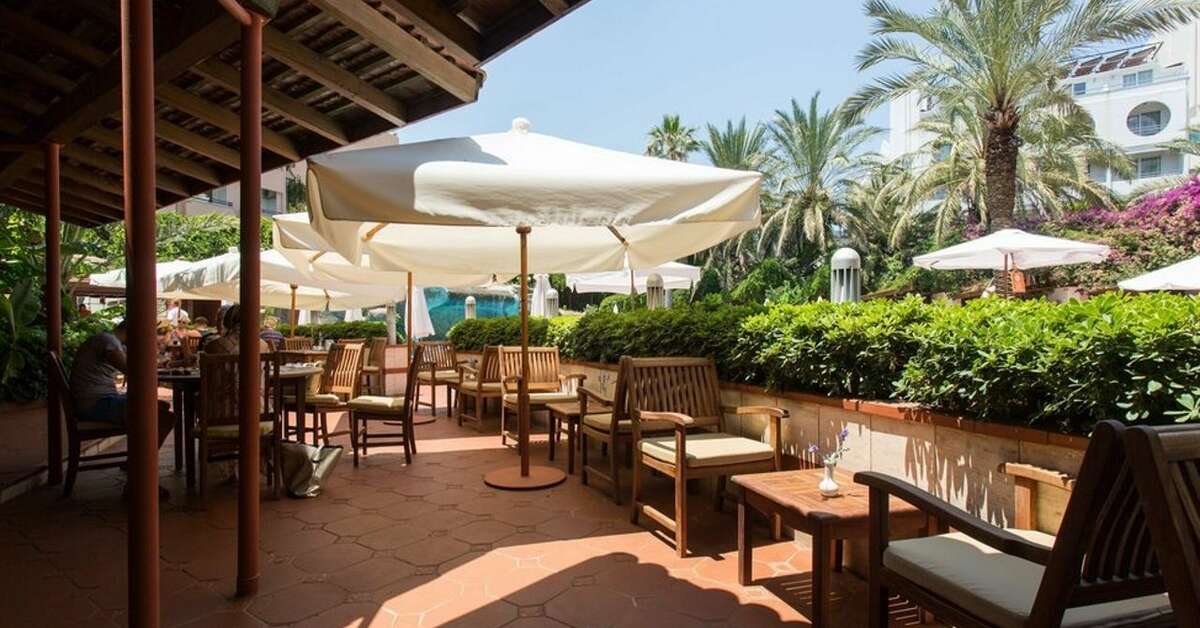 Een foto van het terras bij Hotel Elegance