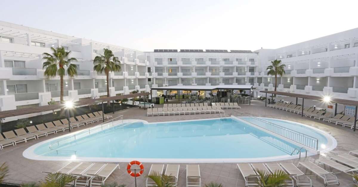 Een foto van het zwembad bij Sentido Aequora Lanzarote Suites