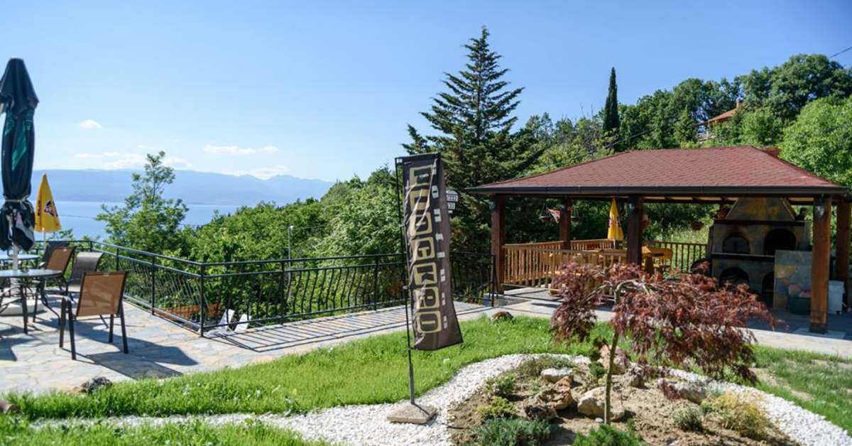 Een foto van de buitenkant van Villa Sveti Stefan
