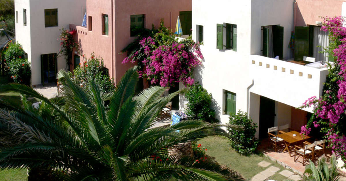 Een foto van de buitenkant van Creteco Hotel & Suites