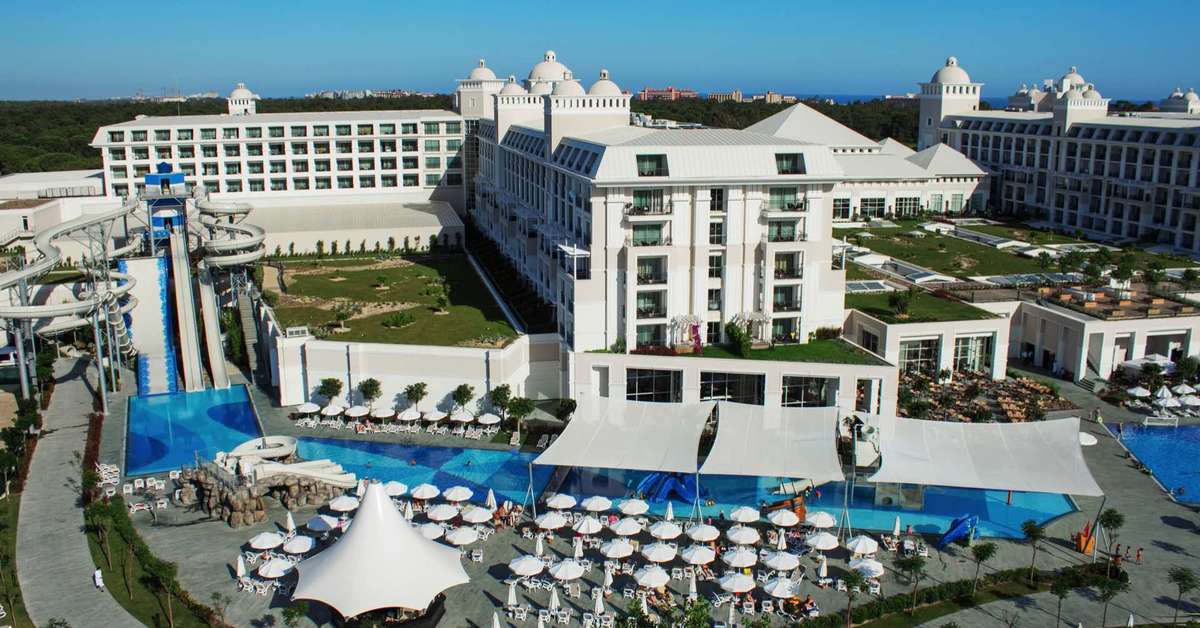 Een foto van het zwembad bij Titanic Deluxe Golf Belek