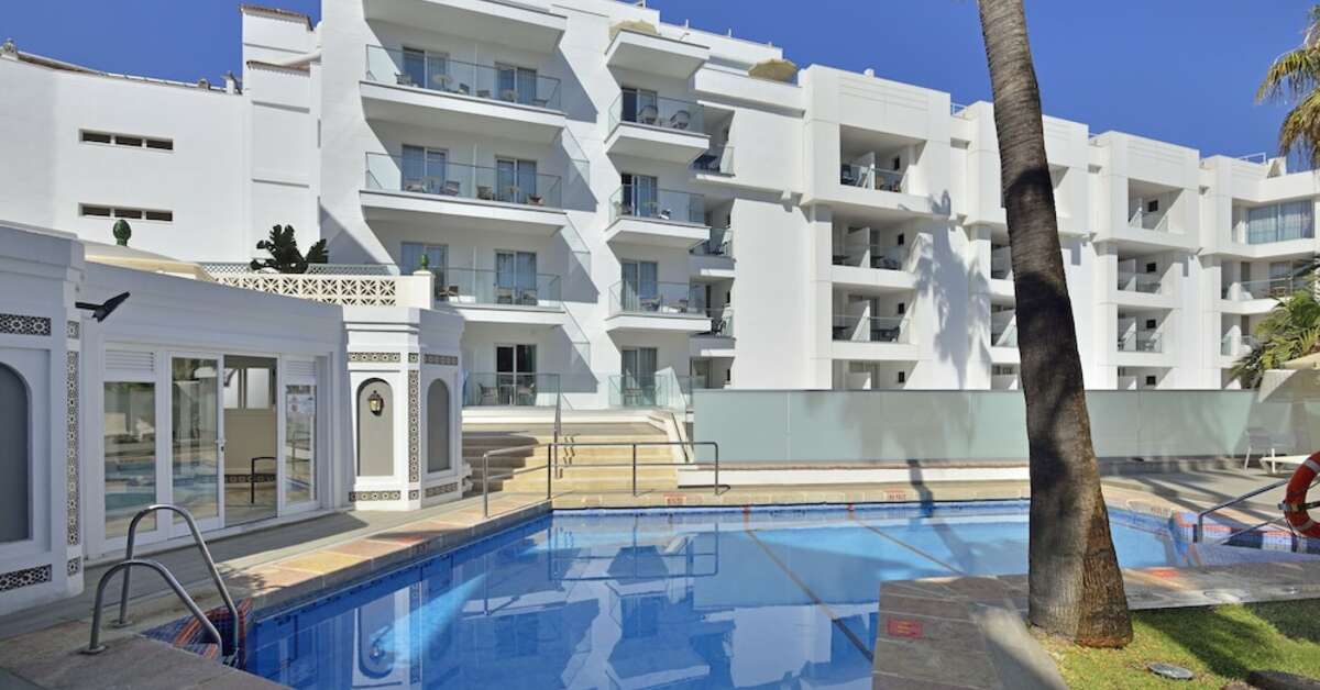 Een foto van het zwembad bij Sol Torremolinos Don Marco