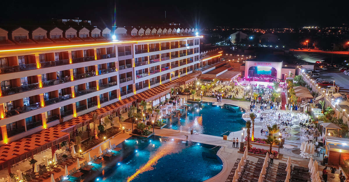 Een foto van het zwembad bij Aletris Deluxe Hotel & Spa