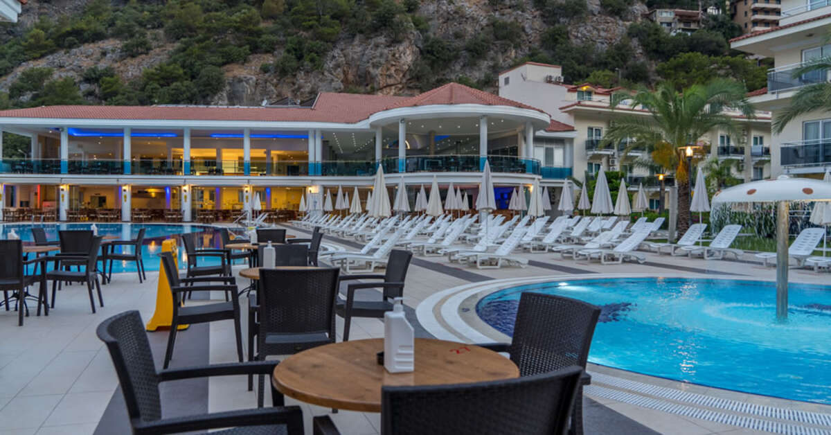 Een foto van het terras bij Montebello Resort