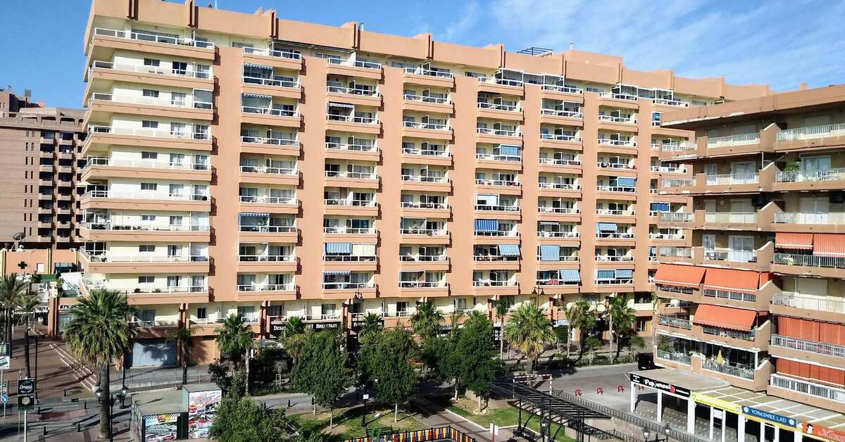 Een foto van de buitenkant van Hotel Pyr Fuengirola