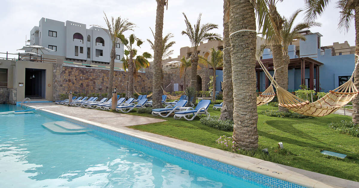 Een foto van het zwembad bij Marina Lodge