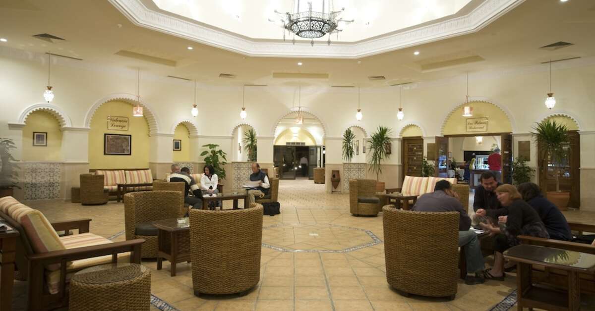 Een foto van het interieur van Flamenco Beach & Resort