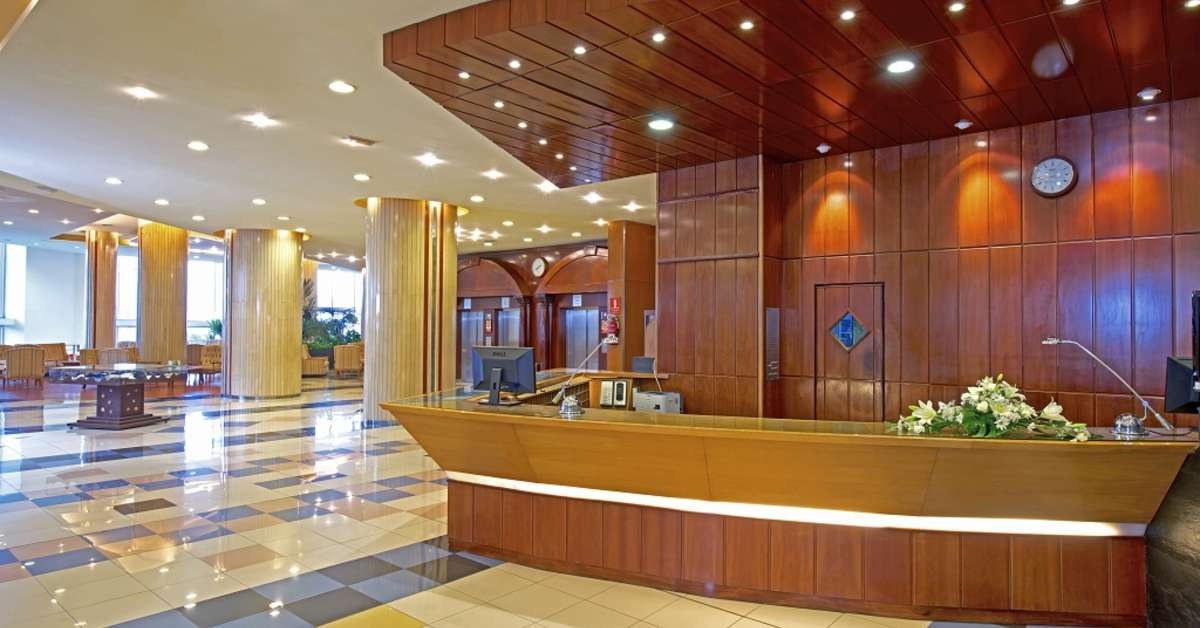 Een foto van het interieur van Iberostar Waves Bouganville Playa