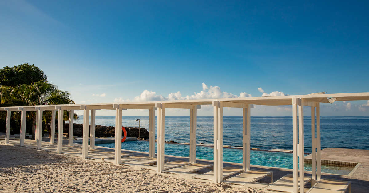 Een foto van het strand bij Papagayo Beach Hotel