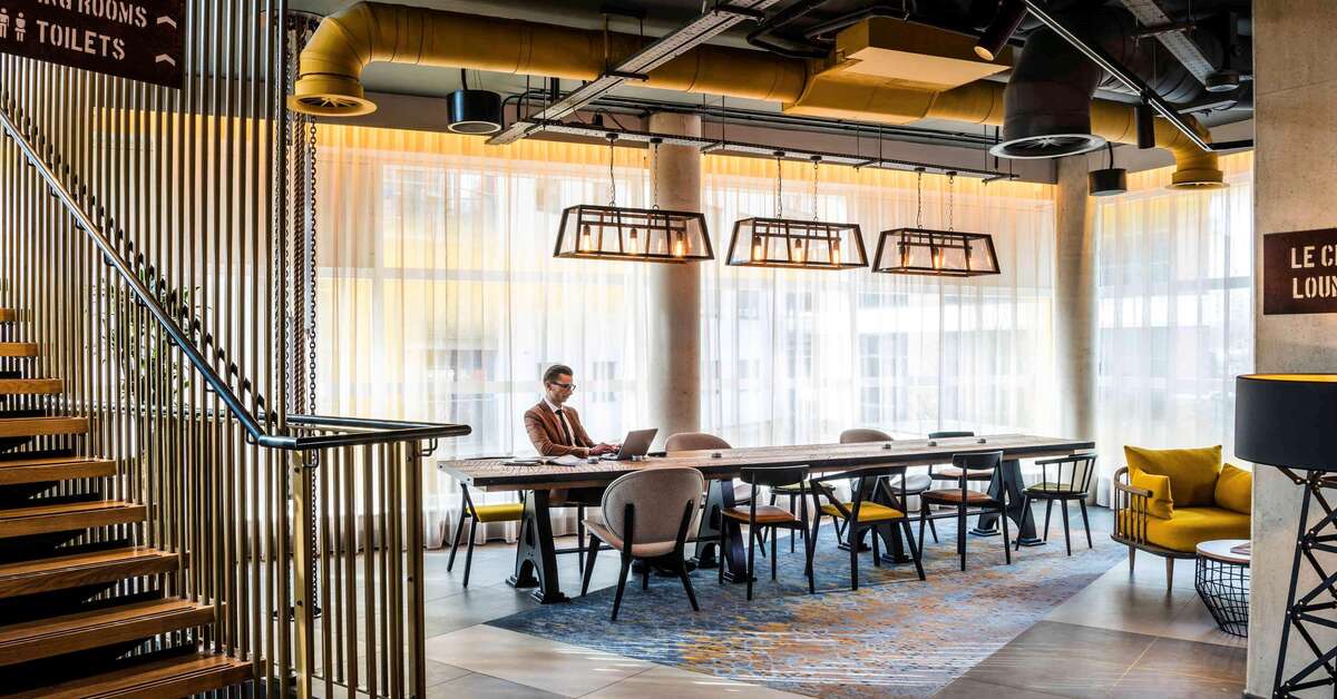 Een foto van het interieur van Novotel London Canary Wharf