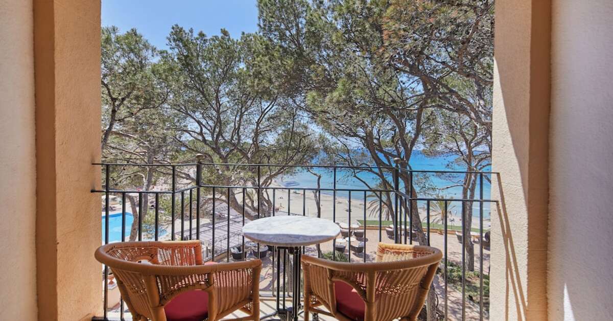 Ein Foto von der Terrasse im Secrets Mallorca Villamil Resort & Spa