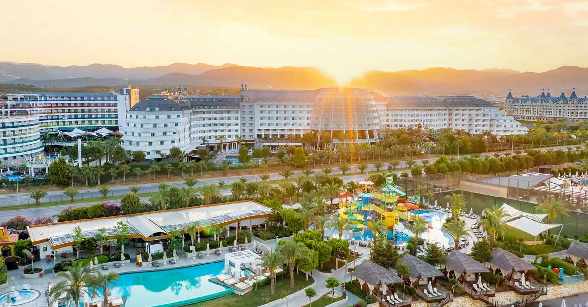 Een foto van het zwembad bij Long Beach Alanya