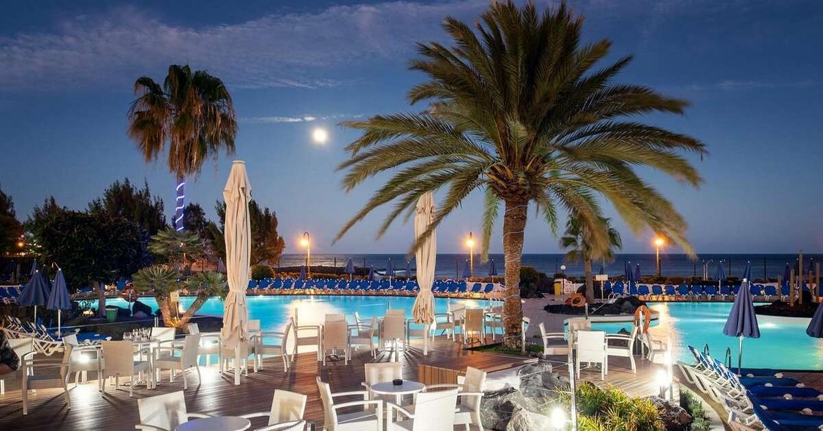 Een foto van het zwembad bij Alexandre Grand Teguise Playa