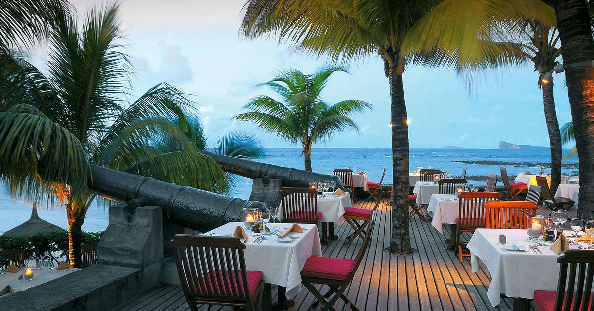 Een foto van het terras bij Canonnier Beachcomber Golf Resort & Spa