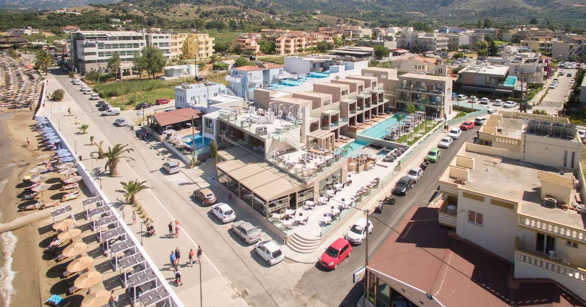 Een foto van de buitenkant van Epos Luxury Beach Hotel