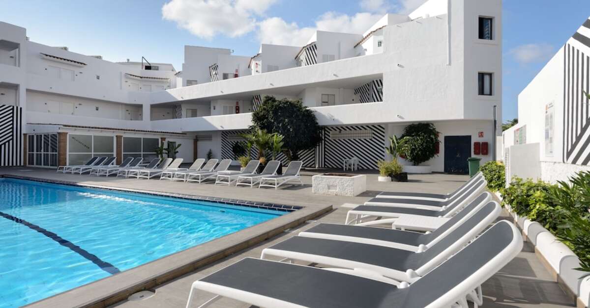 Ein Foto vom Pool im Aparthotel Vibra Mogambo