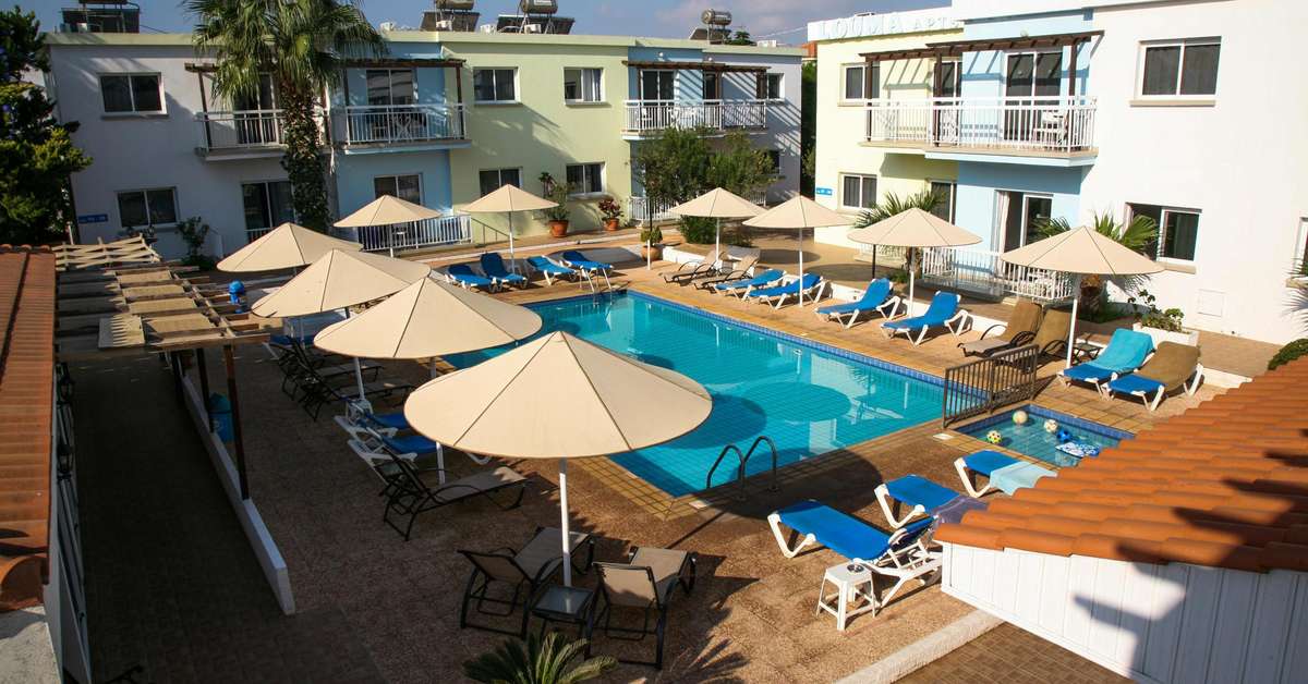 Een foto van het zwembad bij Anais Bay Aparthotel