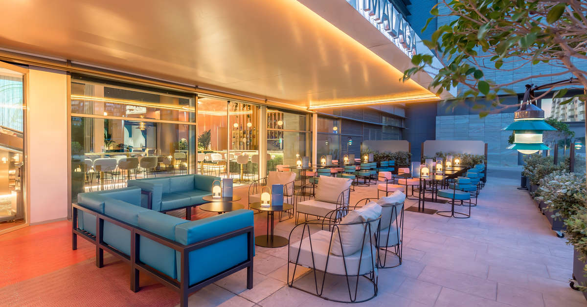 Een foto van het terras bij Barcelo Malaga