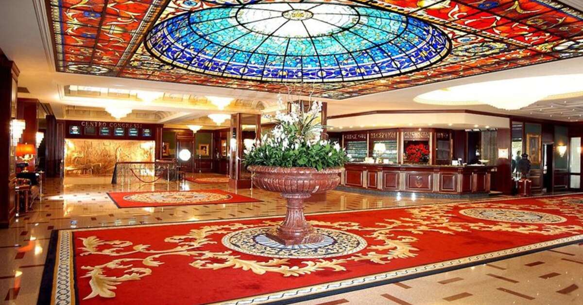 Een foto van het interieur van Grand Hotel Dino