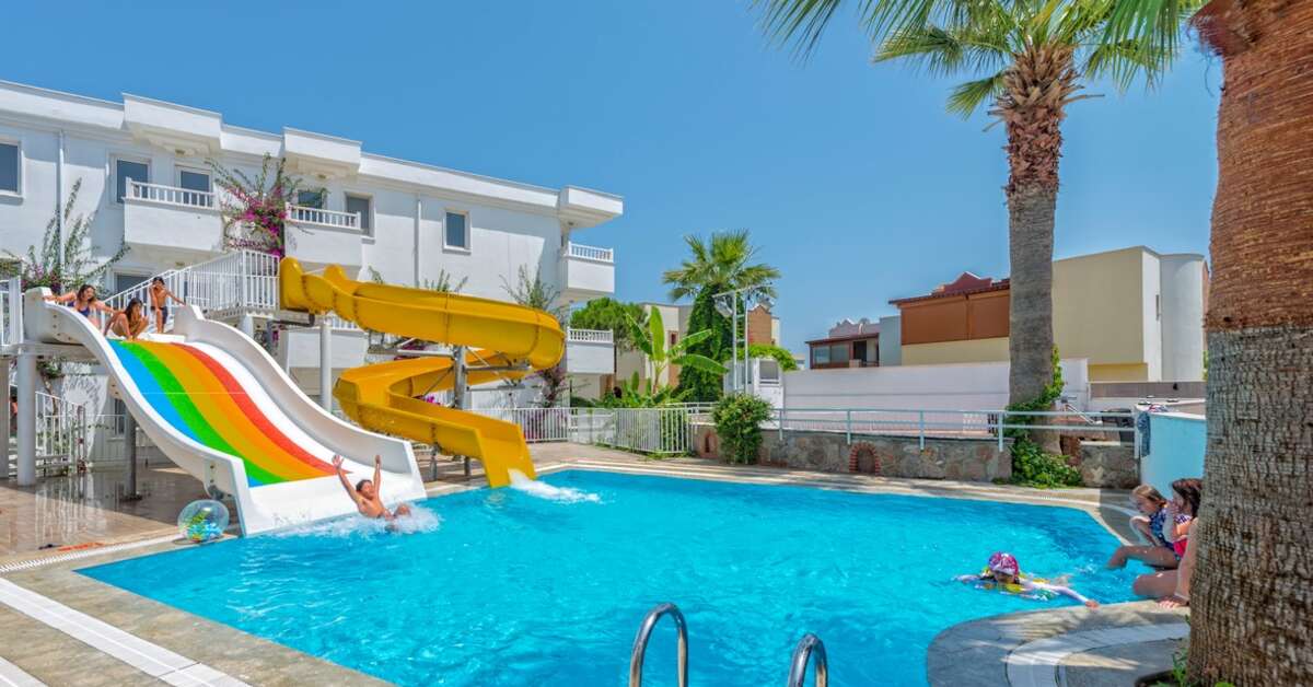 Een foto van het zwembad bij Bendis Beach Hotel