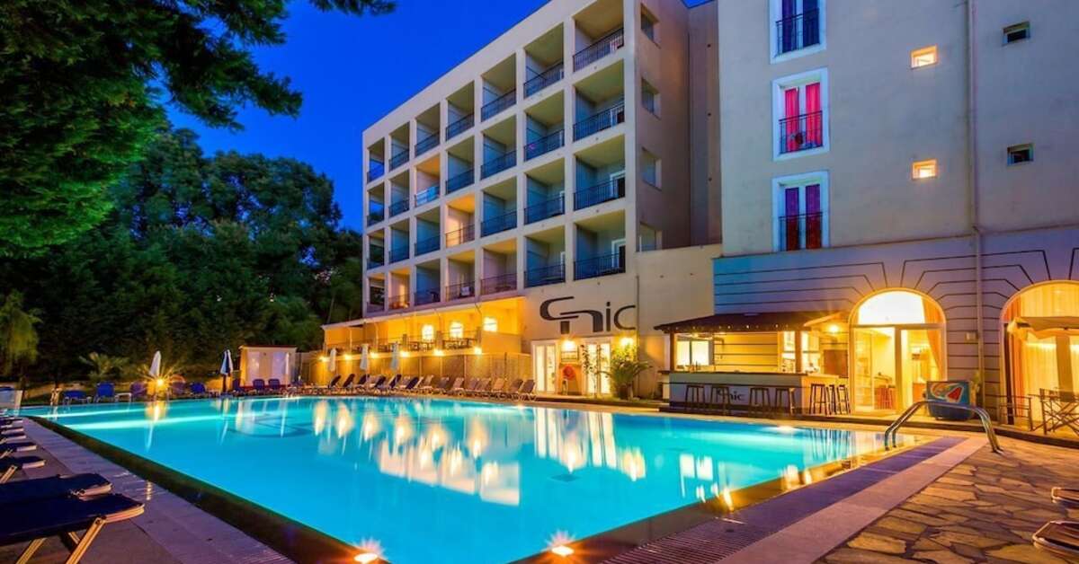 Een foto van het zwembad bij Corfu Hellinis Hotel