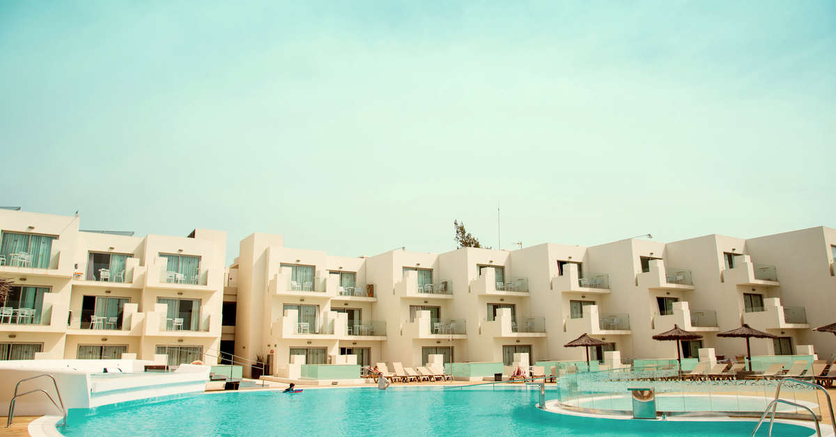 Een foto van het zwembad bij HD Beach Resort & Spa