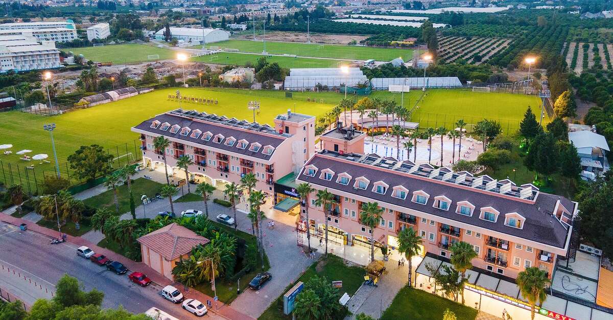 Een foto van de buitenkant van Viking Park Hotel & Spa