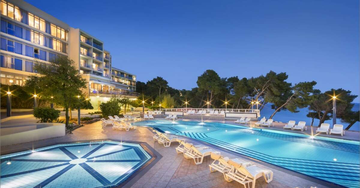 Een foto van het zwembad bij Aminess Vival Grand Azur Hotel
