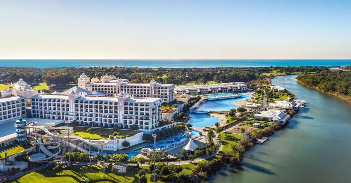 Een foto van het zwembad bij Titanic Deluxe Golf Belek