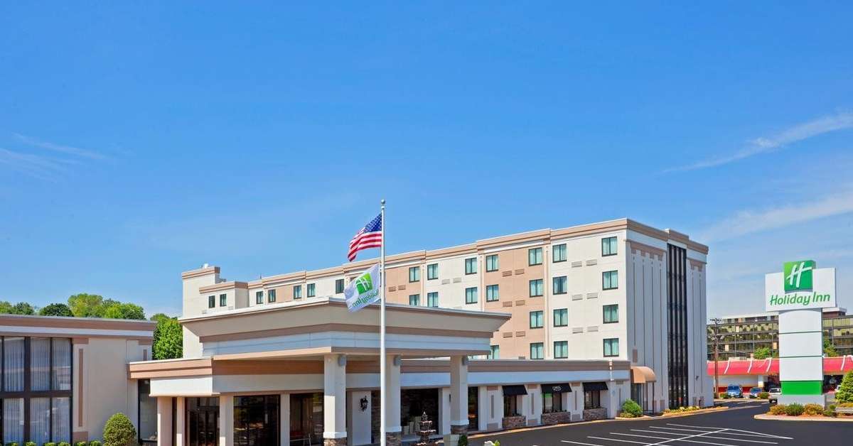 Een foto van de buitenkant van Holiday Inn Hasbrouck Heights Meadowlands