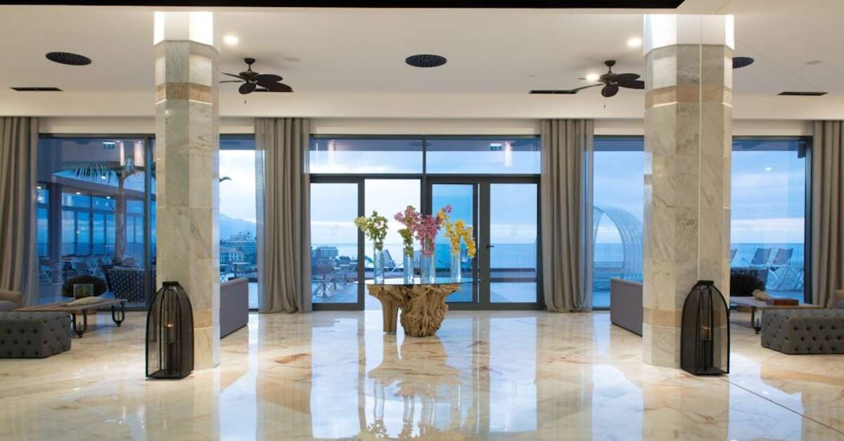 Een foto van het interieur van Hotel Baia Azul