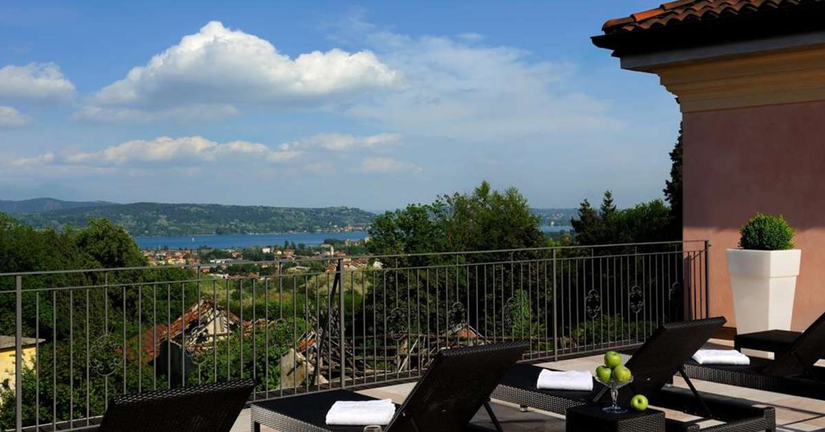 Een foto van het terras bij Castello dal Pozzo