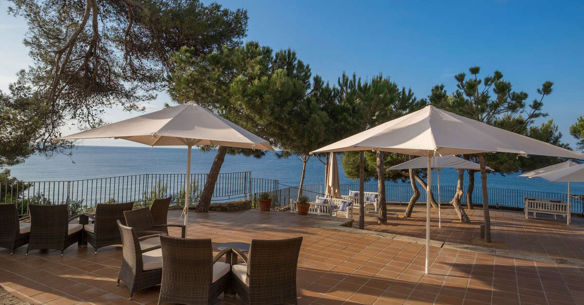 Een foto van het terras bij Silken Park Hotel San Jorge
