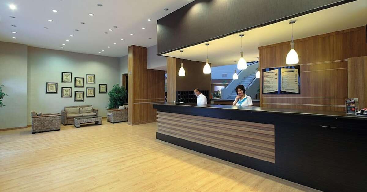 Een foto van het interieur van Fortuna Beach Hotel