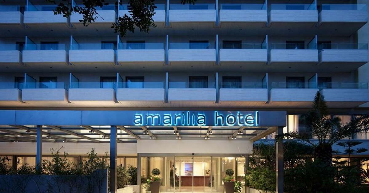 Een foto van de buitenkant van Amarilia Hotel