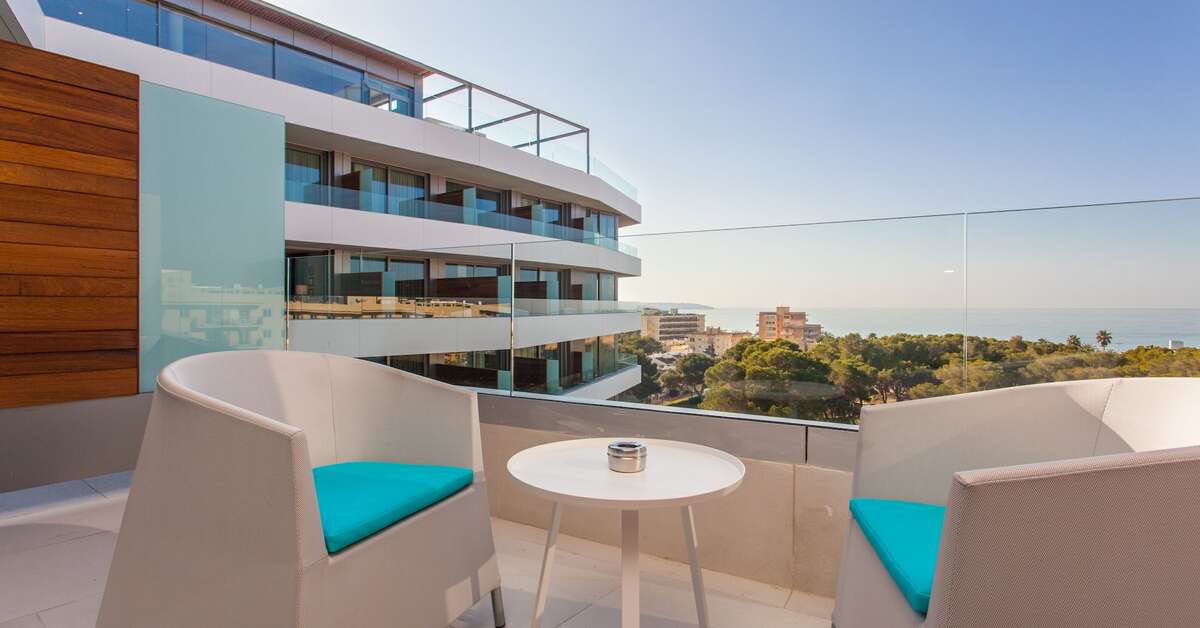 Ein Foto von der Terrasse im Iberostar Selection Llaut Palma