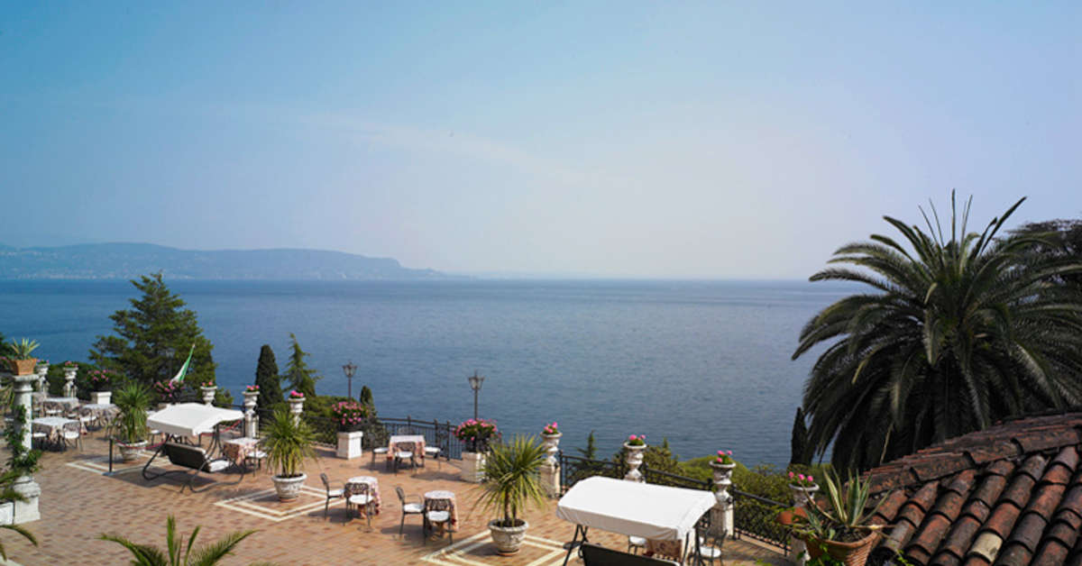 Een foto van het terras bij Hotel Villa Del Sogno