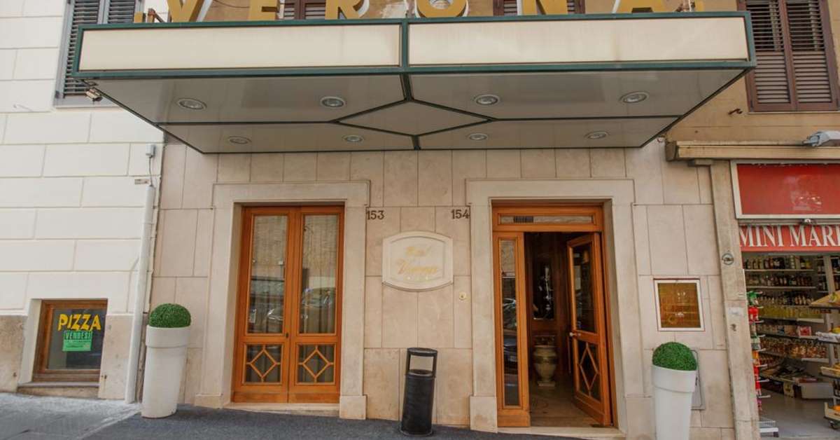 Een foto van de buitenkant van Hotel Verona