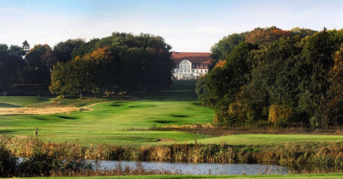 Een foto van de buitenkant van Schlosshotel Fleesensee