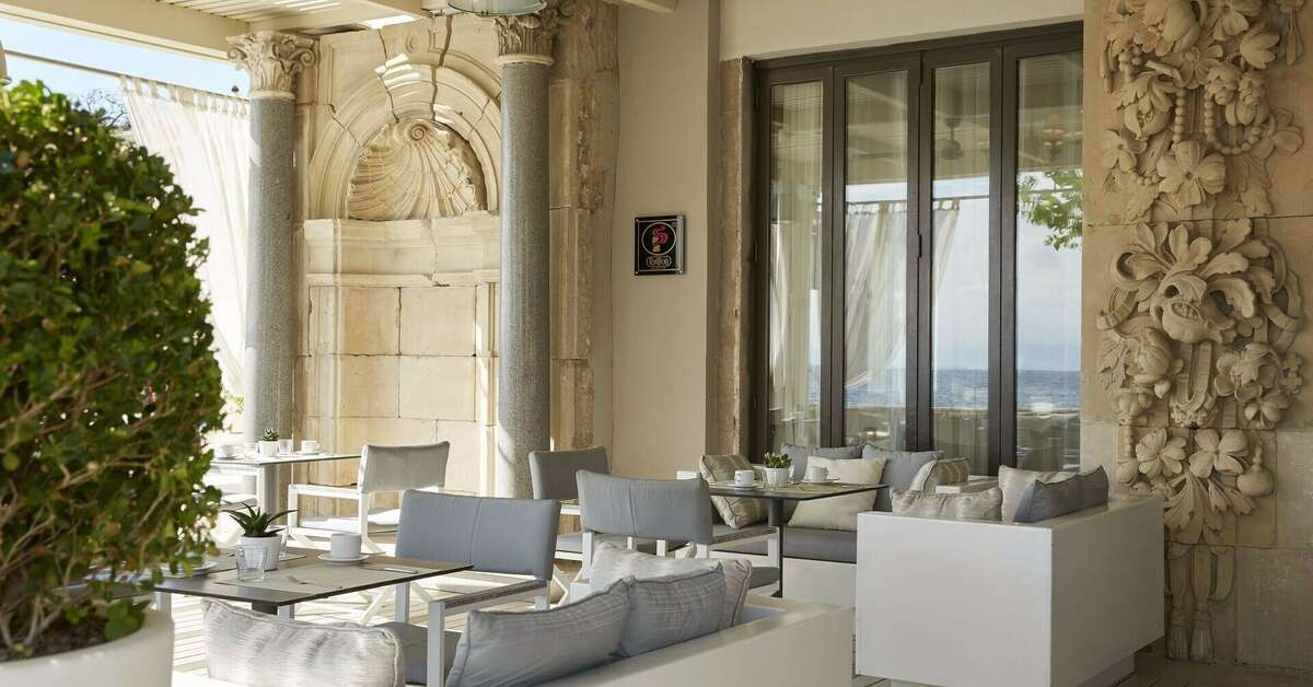 Een foto van het terras bij Mon Repos Palace Hotel