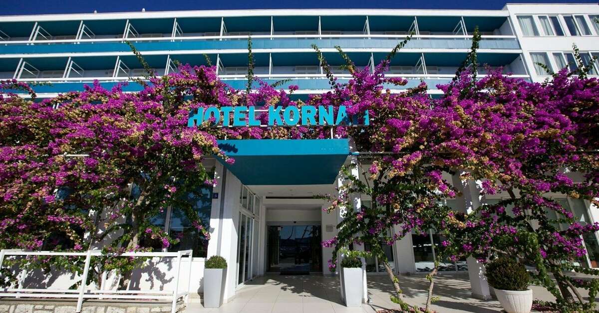 Een foto van de buitenkant van Hotel Kornati