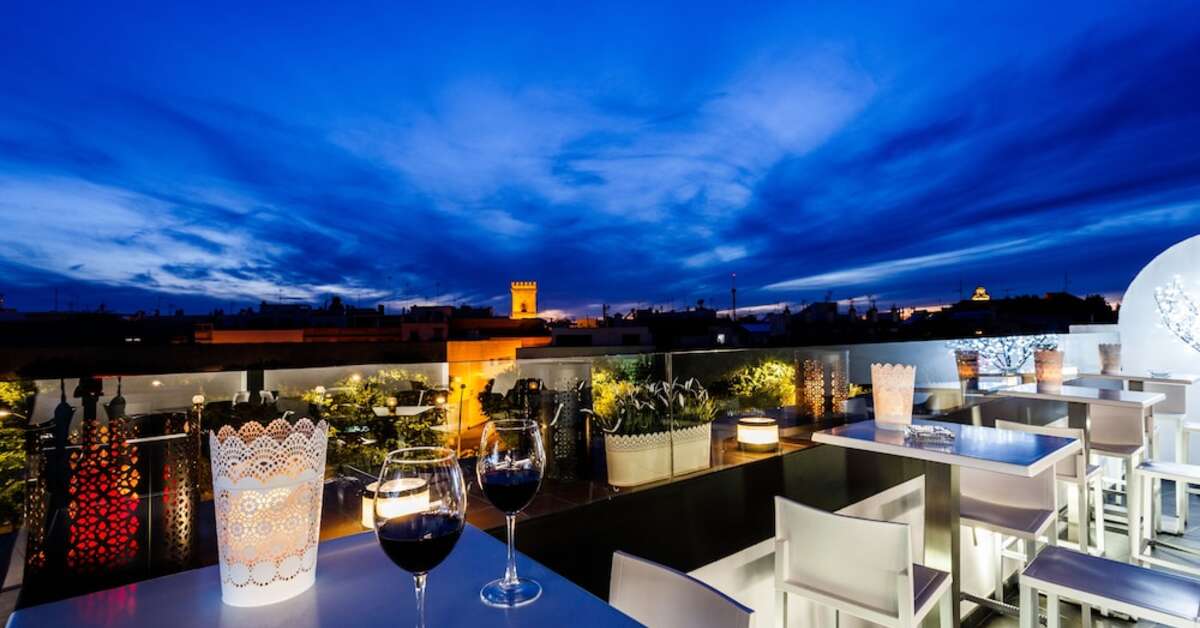 Een foto van het terras bij Patio de la Alameda