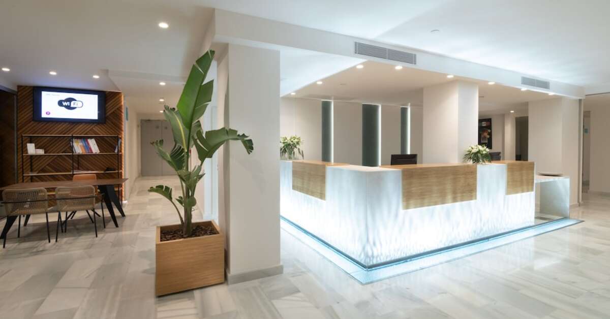Een foto van het interieur van JS Yate