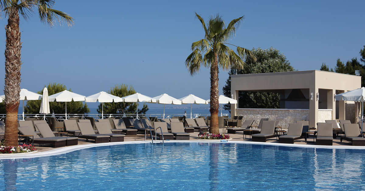 Een foto van het zwembad bij Pomegranate Welness Spa Hotel